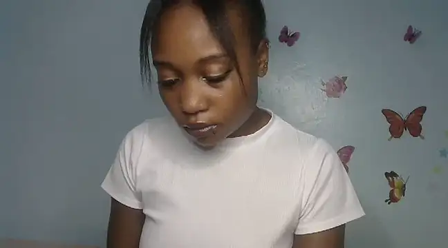 Snapshot of laetitia_ chatting on March 6, 2025, 1:46 pm laetitia online show from March 6, 2025, 1:46 pm