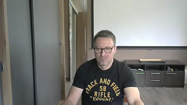 Snapshot of HarrySnake chatting on October 8, 2025, 11:52 am HarrySnake online show from October 8, 2025, 11:52 am