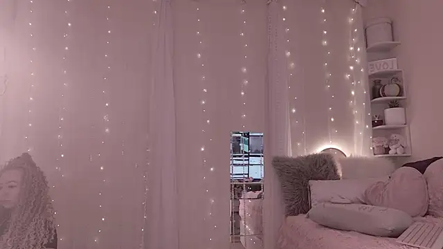 KatBigBum online show from September 12, 2025, 10:04 am