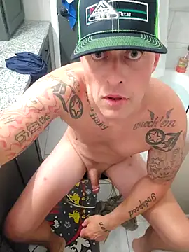 Snapshot of LongandEasy77 chatting on November 9, 2025, 9:07 am LongandEasy77 online show from November 9, 2025, 9:07 am