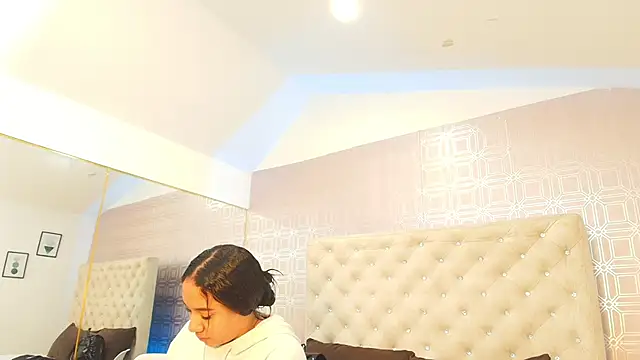 Sara Desire online show from February 1, 2025, 12:26 pm