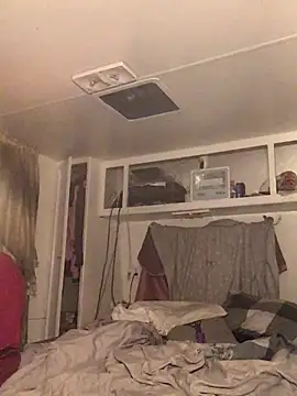 Snapshot of allissonw13 chatting on February 10, 2025, 1:35 am allissonw13 online show from February 10, 2025, 1:35 am