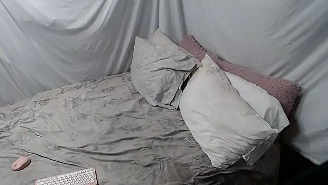 Snapshot of allissonw13 chatting on November 10, 2025, 4:17 pm allissonw13 online show from November 10, 2025, 4:17 pm