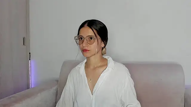 Lilacutte  online show from February 9, 2025, 10:42 am