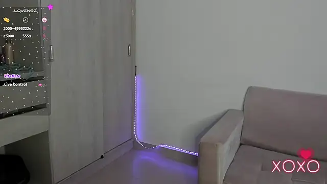 Snapshot of Lilacutte_ chatting on October 22, 2025, 8:14 am Lilacutte online show from October 22, 2025, 8:14 am