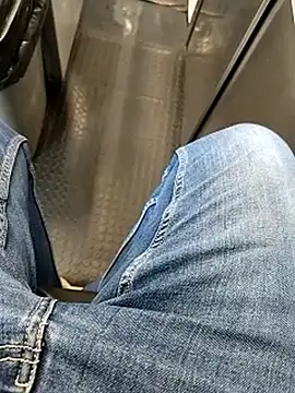 Snapshot of A_man_in_public chatting on January 18, 2026, 9:46 am A man in public online show from January 18, 2026, 9:46 am