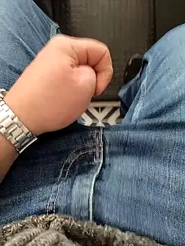 Snapshot of A_man_in_public chatting on March 1, 2026, 12:18 pm A man in public online show from March 1, 2026, 12:18 pm