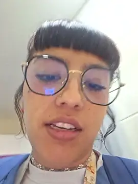 cute hollywood online show from February 21, 2026, 6:31 pm