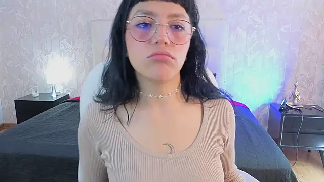 Snapshot of cute_hollywood chatting on April 15, 2026, 12:12 pm cute hollywood online show from April 15, 2026, 12:12 pm