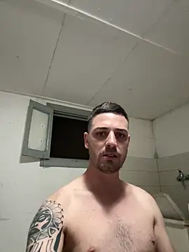 iltoscano95 online show from September 8, 2025, 8:19 pm