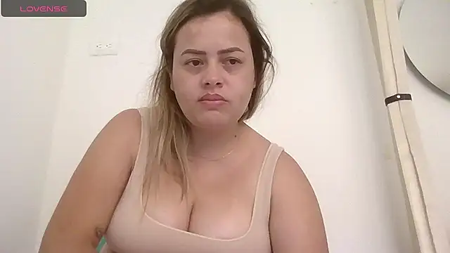 saramartinez1000 online show from May 22, 2026, 3:39 pm