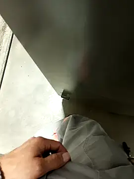 Snapshot of Din0071 chatting on January 8, 2025, 10:48 pm Din0071 online show from January 8, 2025, 10:48 pm