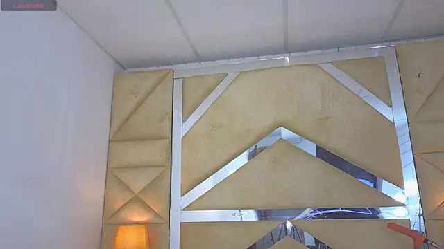 Tiphani walker  online show from November 18, 2025, 11:15 pm