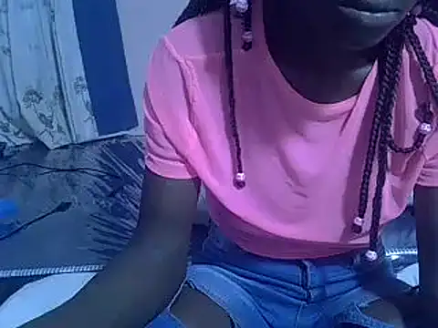 Snapshot of Petite_rider chatting on February 3, 2025, 6:39 pm Petite rider online show from February 3, 2025, 6:39 pm