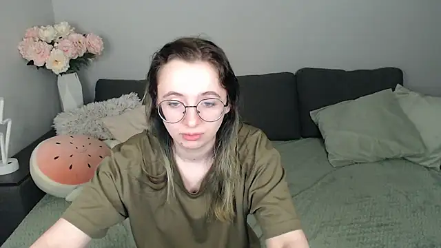 Mini Diva online show from October 1, 2025, 8:31 am