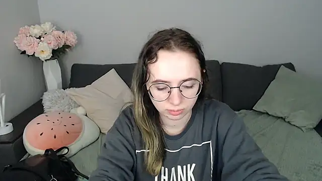 Mini Diva online show from October 25, 2025, 8:11 am