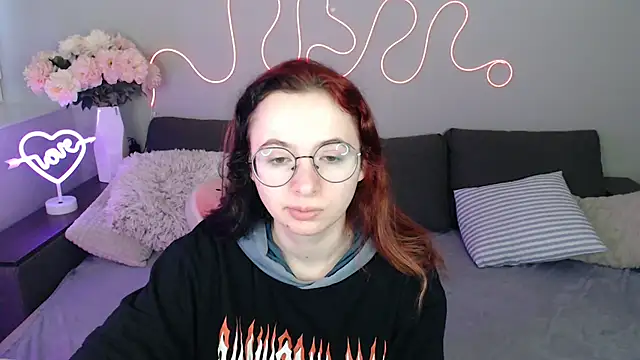 Mini Diva online show from November 30, 2025, 9:13 am