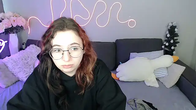 Mini Diva online show from March 23, 2026, 9:13 am