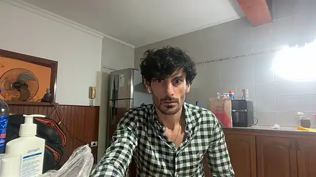 nicolaaaaas online show from March 12, 2026, 6:41 am