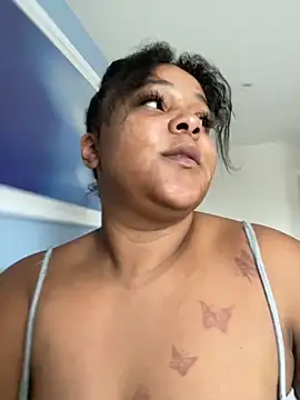 yourfavlightskinn online show from October 2, 2025, 2:13 pm