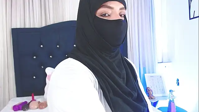 Snapshot of Uzra_hayed chatting on February 11, 2025, 7:38 pm Uzra hayed online show from February 11, 2025, 7:38 pm