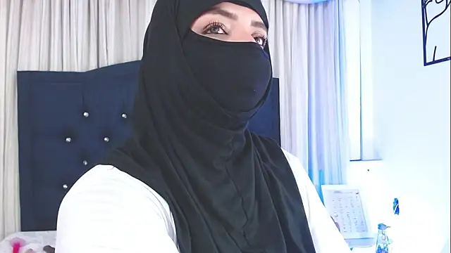 Snapshot of Uzra_hayed chatting on February 12, 2025, 2:03 am Uzra hayed online show from February 12, 2025, 2:03 am