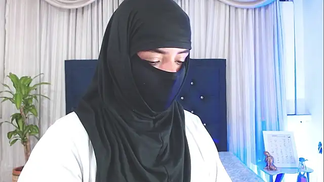 Snapshot of Uzra_hayed chatting on March 5, 2025, 1:42 am Uzra hayed online show from March 5, 2025, 1:42 am