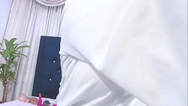 Snapshot of Uzra_hayed chatting on March 14, 2025, 7:23 pm Uzra hayed online show from March 14, 2025, 7:23 pm