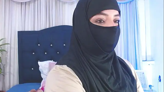 Snapshot of Uzra_hayed chatting on March 19, 2025, 8:11 pm Uzra hayed online show from March 19, 2025, 8:11 pm