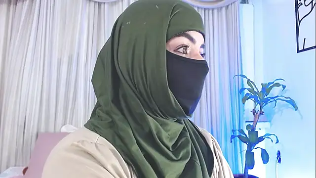 Snapshot of Uzra_hayed chatting on October 13, 2025, 8:09 pm Uzra hayed online show from October 13, 2025, 8:09 pm