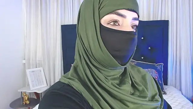 Snapshot of Uzra_hayed chatting on November 7, 2025, 7:58 pm Uzra hayed online show from November 7, 2025, 7:58 pm