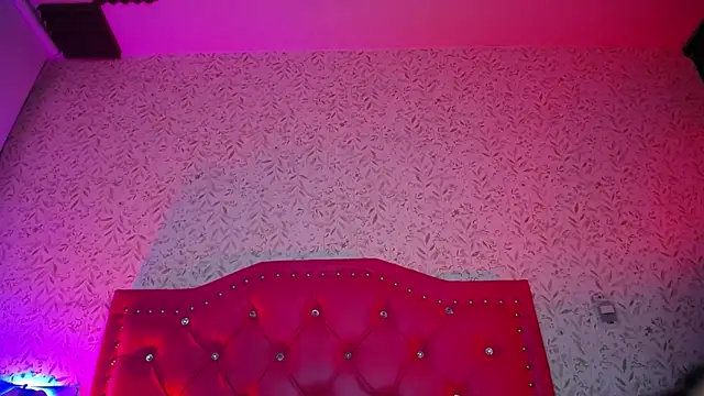 luly pink online show from September 25, 2025, 3:43 am