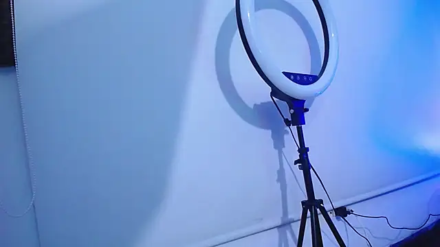 luly pink online show from October 17, 2025, 4:04 am