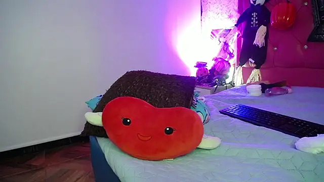 luly pink online show from October 25, 2025, 11:07 am