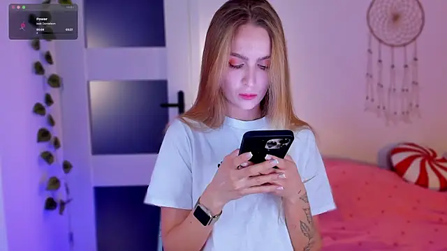 Kamila icee online show from March 17, 2025, 7:15 pm