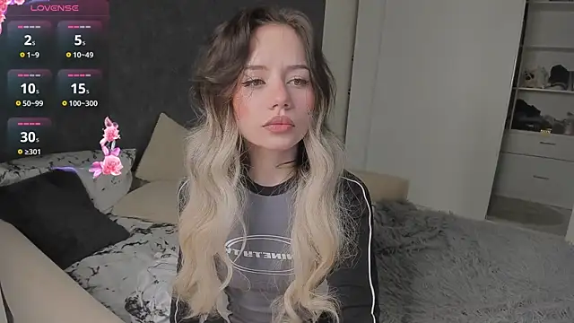 Snapshot of KellyBarton chatting on December 18, 2024, 11:40 pm KellyBarton online show from December 18, 2024, 11:40 pm