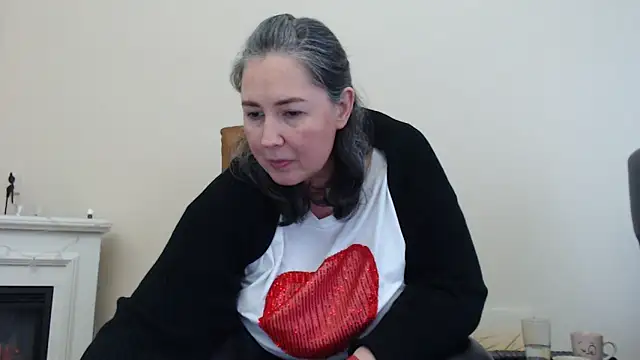 Snapshot of MilfGina chatting on February 10, 2025, 3:32 pm MilfGina online show from February 10, 2025, 3:32 pm