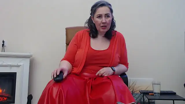 Snapshot of MilfGina chatting on February 21, 2025, 8:38 pm MilfGina online show from February 21, 2025, 8:38 pm