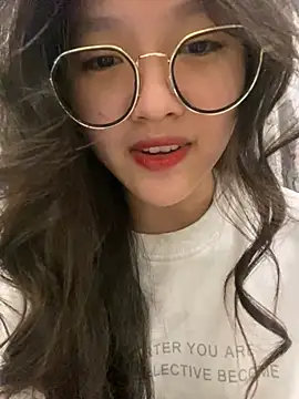 Snapshot of Krixxi22 chatting on December 24, 2024, 3:47 pm Krixxi22 online show from December 24, 2024, 3:47 pm