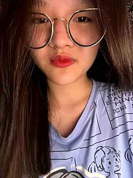 Snapshot of Krixxi22 chatting on October 5, 2025, 1:42 pm Krixxi22 online show from October 5, 2025, 1:42 pm