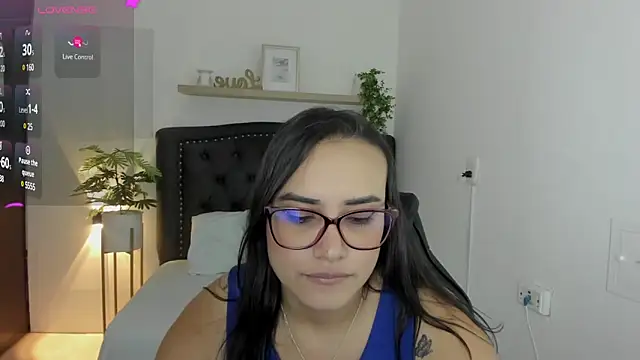 zoe danae  online show from January 7, 2025, 12:20 pm