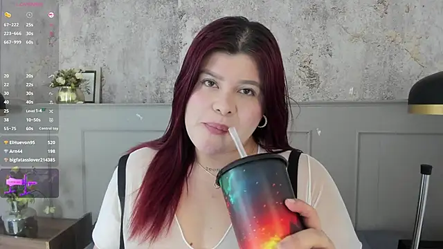 Snapshot of Scarlett_grey1 chatting on December 9, 2024, 4:01 am Scarlett grey1 online show from December 9, 2024, 4:01 am