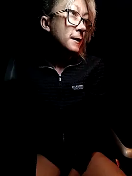 Timide girl2 online show from October 8, 2025, 4:10 am