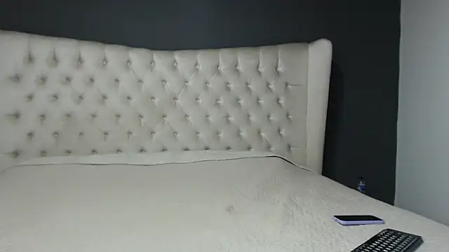 nichole bree  online show from September 24, 2025, 11:24 am