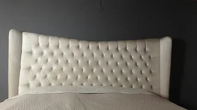 nichole bree  online show from October 1, 2025, 12:33 pm