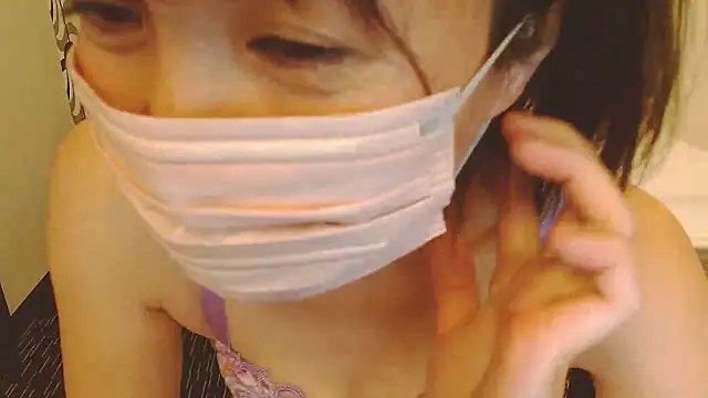 CherryMomo online show from October 12, 2025, 10:58 am