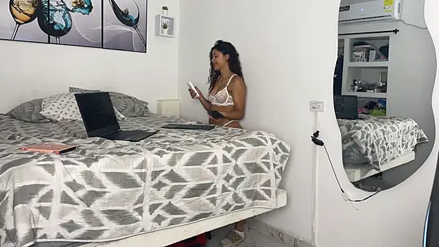 wendy alejo1712 online show from October 17, 2025, 12:25 am