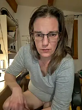 SpiceLea online show from December 11, 2024, 5:59 pm