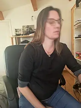 SpiceLea online show from December 26, 2024, 2:48 pm