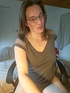 SpiceLea online show from February 7, 2025, 2:58 pm